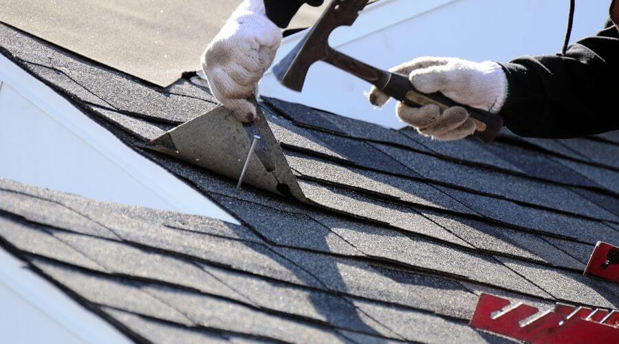 Professional gutter cleaning in Kinmundy, IL